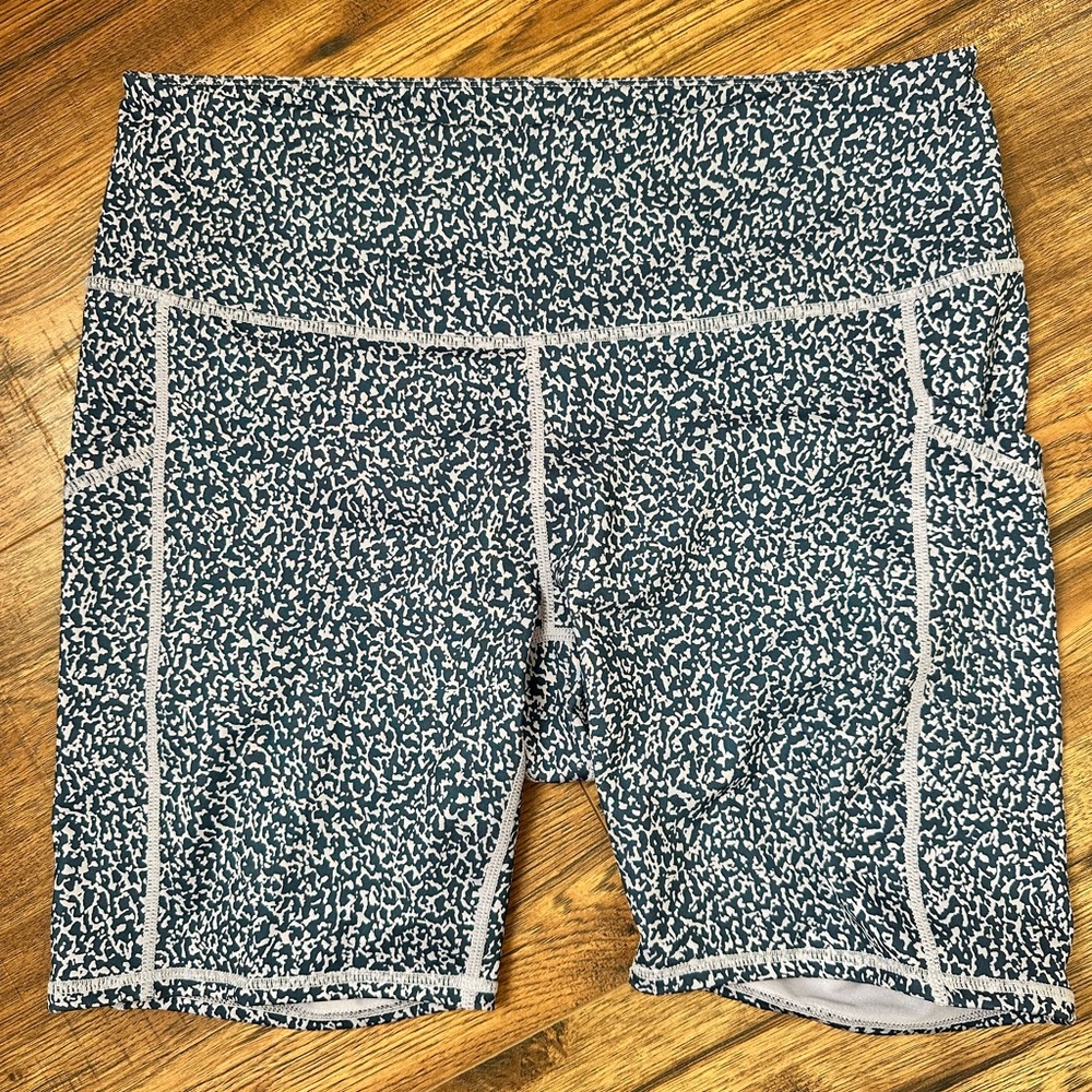 Women’s Large Animal Print Zella Pocket Bike Shorts